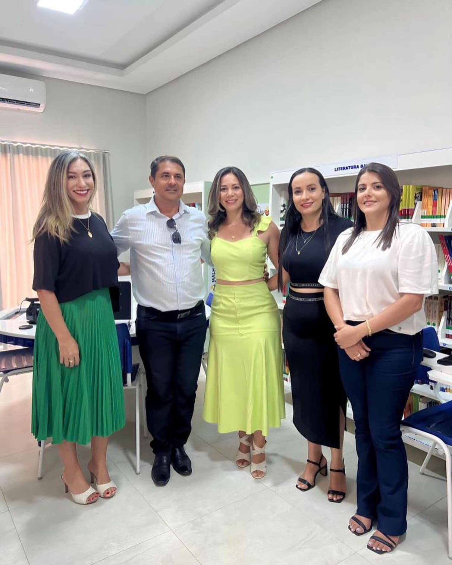 Biblioteca móvel com mais de 6 mil exemplares (físicos e digitais) é inaugurada em Malhada de Pedras